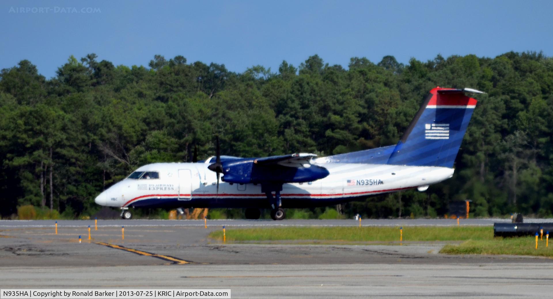 N935HA, De Havilland Canada DHC-8-102 Dash 8 C/N 142, Ready for takeoff RIC