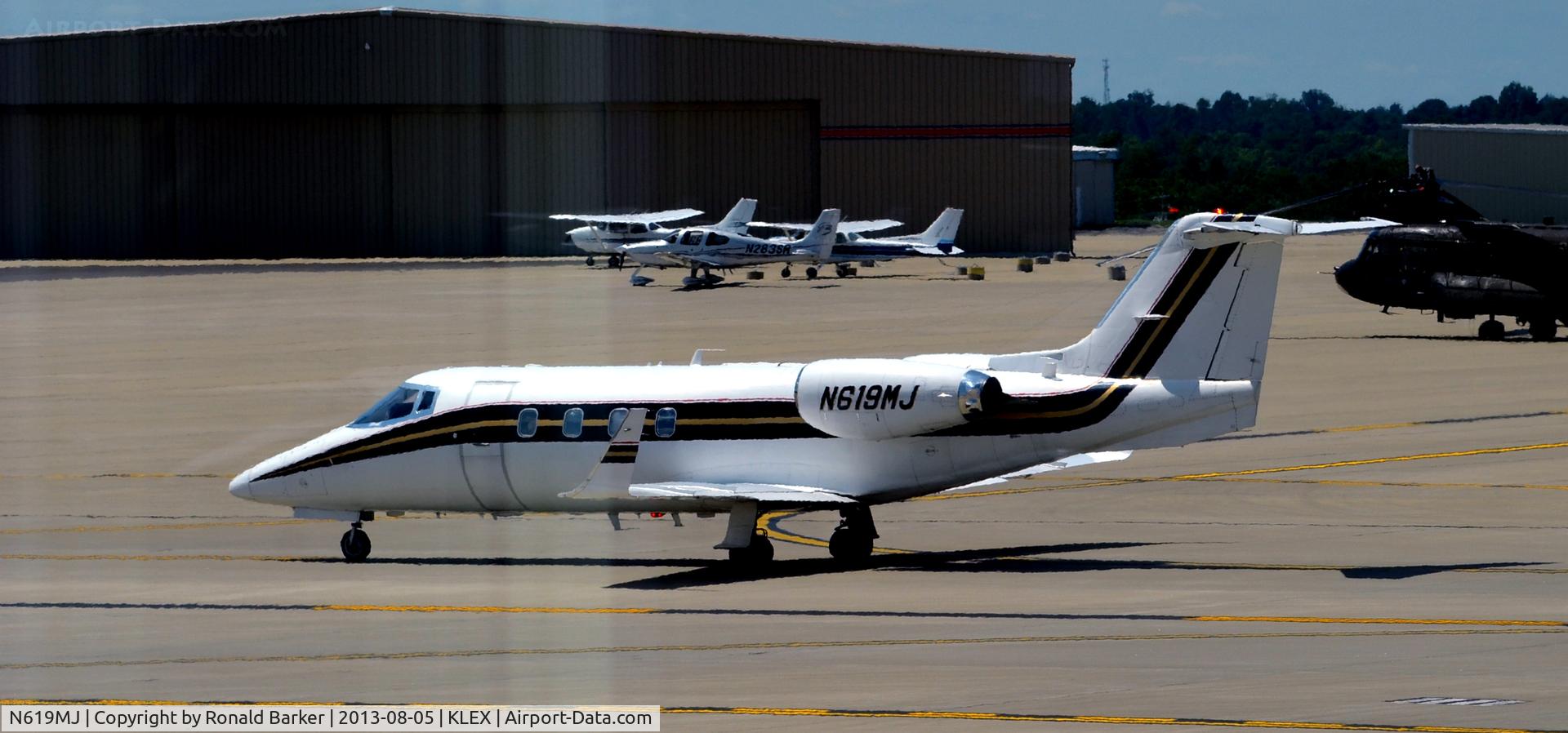 N619MJ, 1982 Gates Learjet 55 C/N 021, Taxi LEX