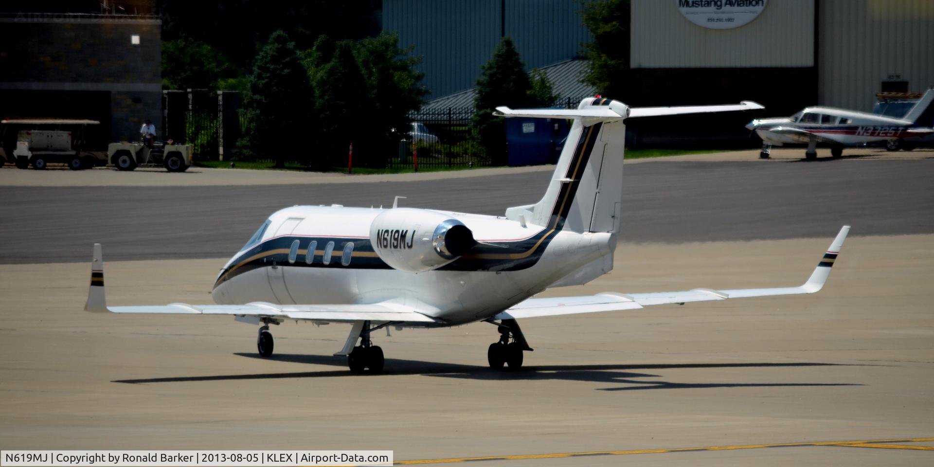 N619MJ, 1982 Gates Learjet 55 C/N 021, Taxi LEX