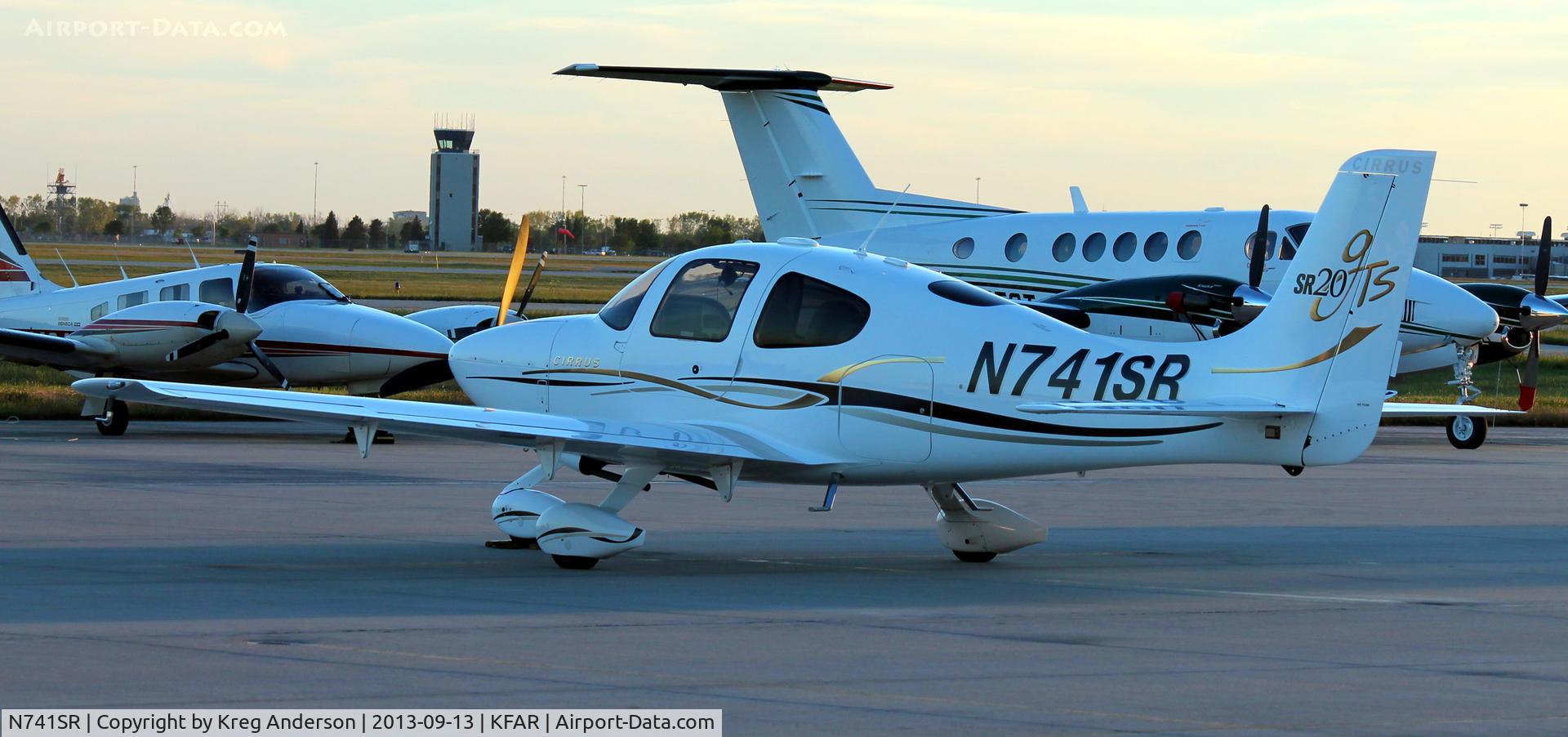 N741SR, 2006 Cirrus SR20 C/N 1757, Cirrus SR20 on the ramp at Fargo Jet Center.