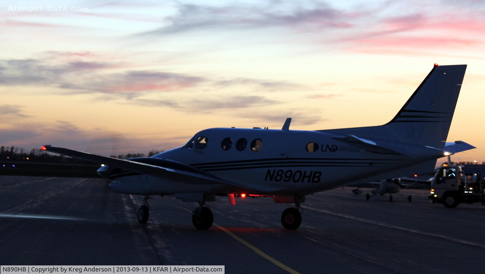 N890HB, 2009 Hawker Beechcraft C90GTI King Air C/N LJ-1944, Hawker Beechcraft C90GTI from the University of North Dakota taxiing for departure from Fargo Jet Center.