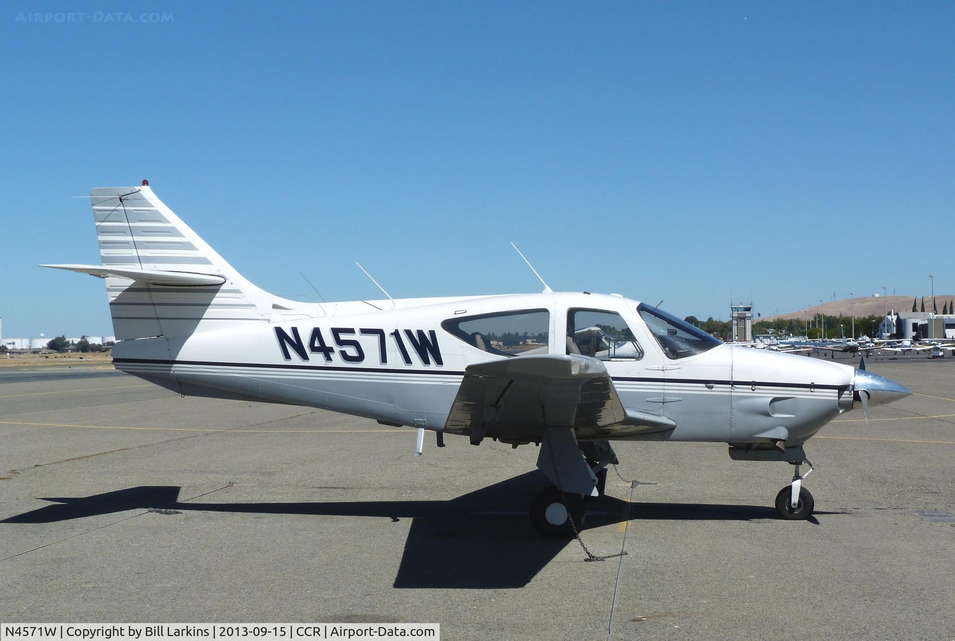N4571W, 1976 Rockwell International 112TC Commander C/N 13061, Visitor