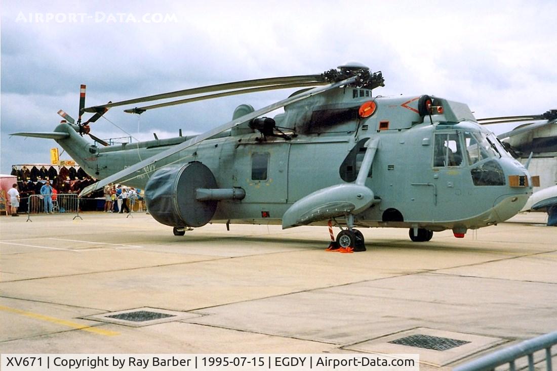 XV671, 1970 Westland Sea King AEW.2A C/N WA659, Westland WS.61 AEW.2A Sea King [WA659] (Royal Navy) RNAS Yeovilton~G 15/07/1995