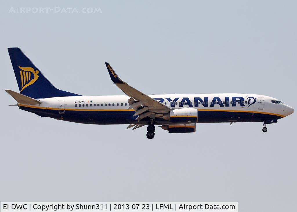 EI-DWC, 2007 Boeing 737-8AS C/N 36076, Landing rwy 31R