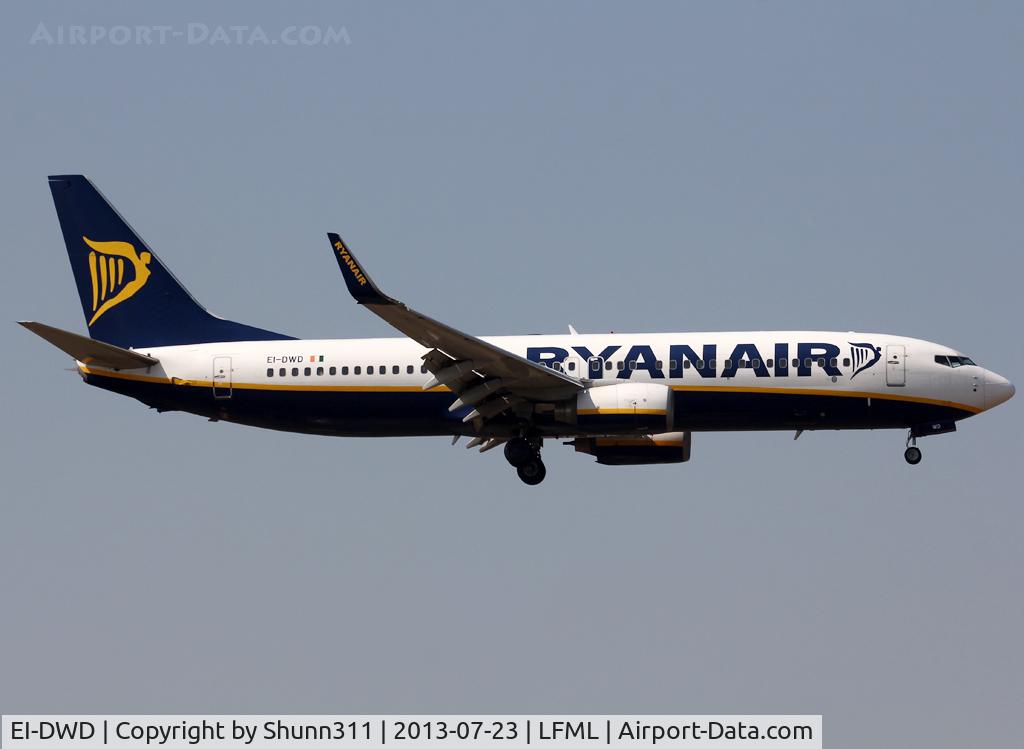 EI-DWD, 2007 Boeing 737-8AS C/N 33642, Landing rwy 31R