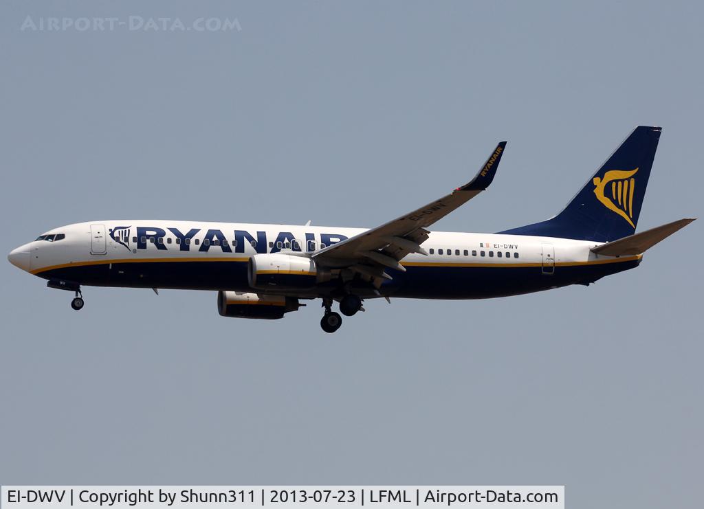 EI-DWV, 2008 Boeing 737-8AS C/N 33627, Landing rwy 31R
