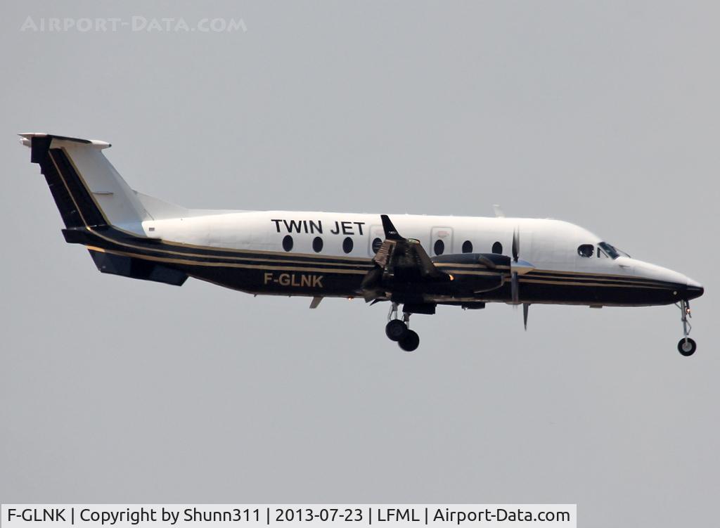 F-GLNK, 1997 Beech 1900D C/N UE-269, Landing rwy 31L
