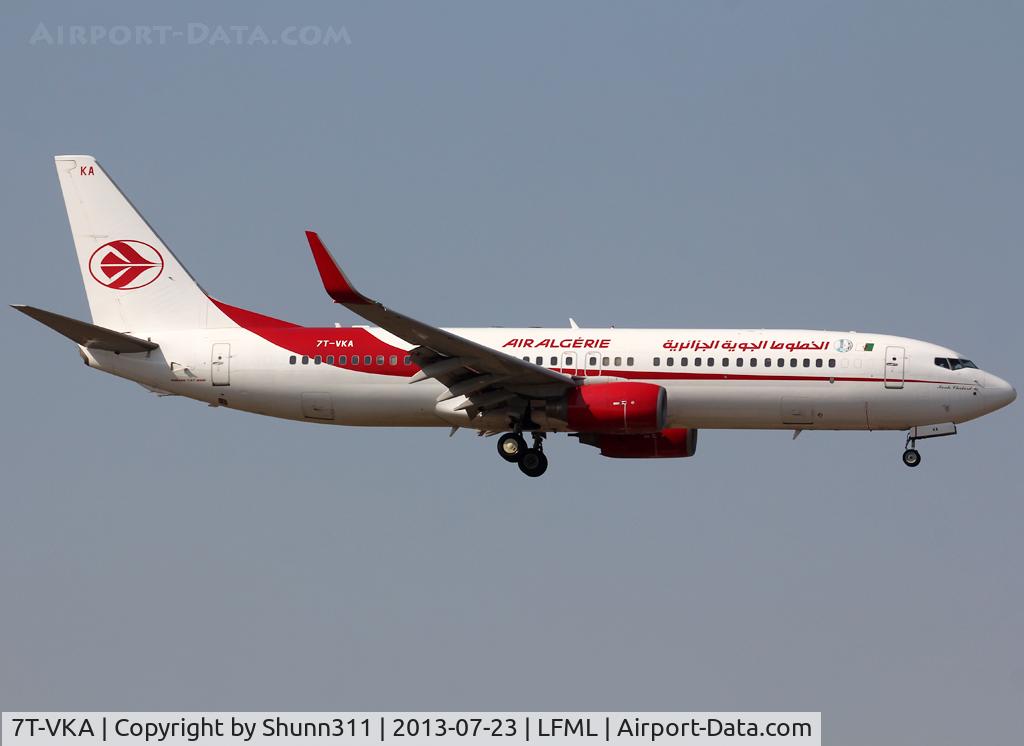 7T-VKA, 2005 Boeing 737-8D6 C/N 34164, Landing rwy 31R