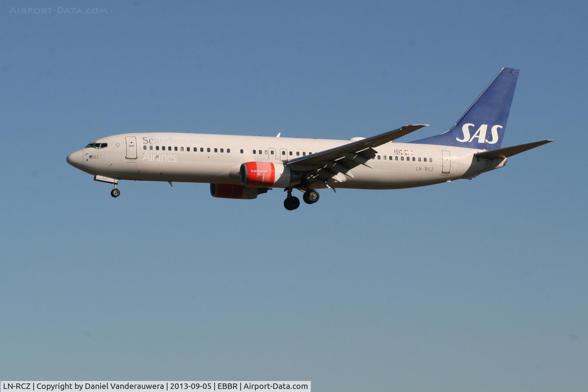 LN-RCZ, 2001 Boeing 737-883 C/N 30197, Arrival of flight SK4743 to RWY 25L