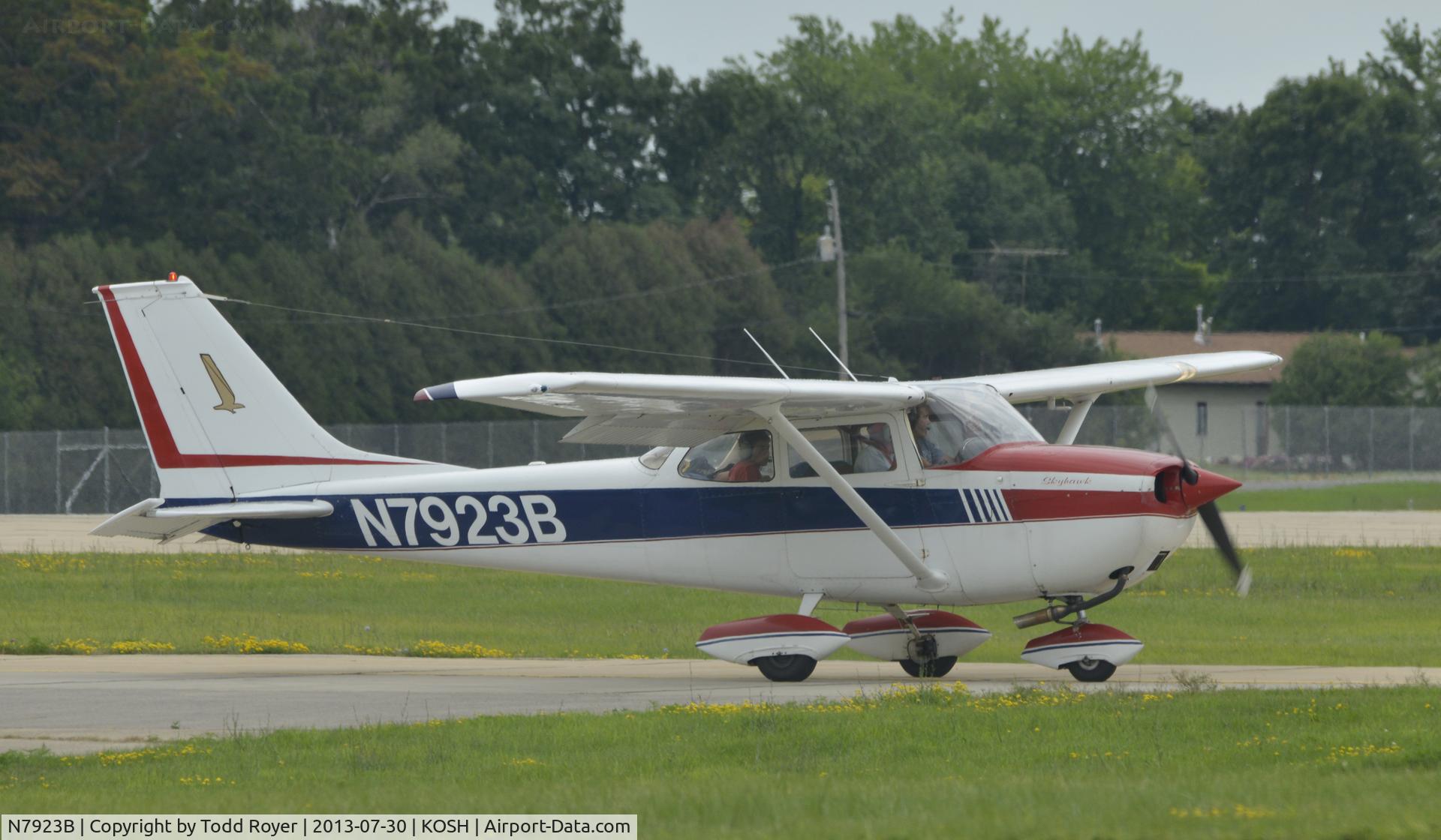 N7923B, 1969 Cessna 172K Skyhawk C/N 17257984, Airventure 2013