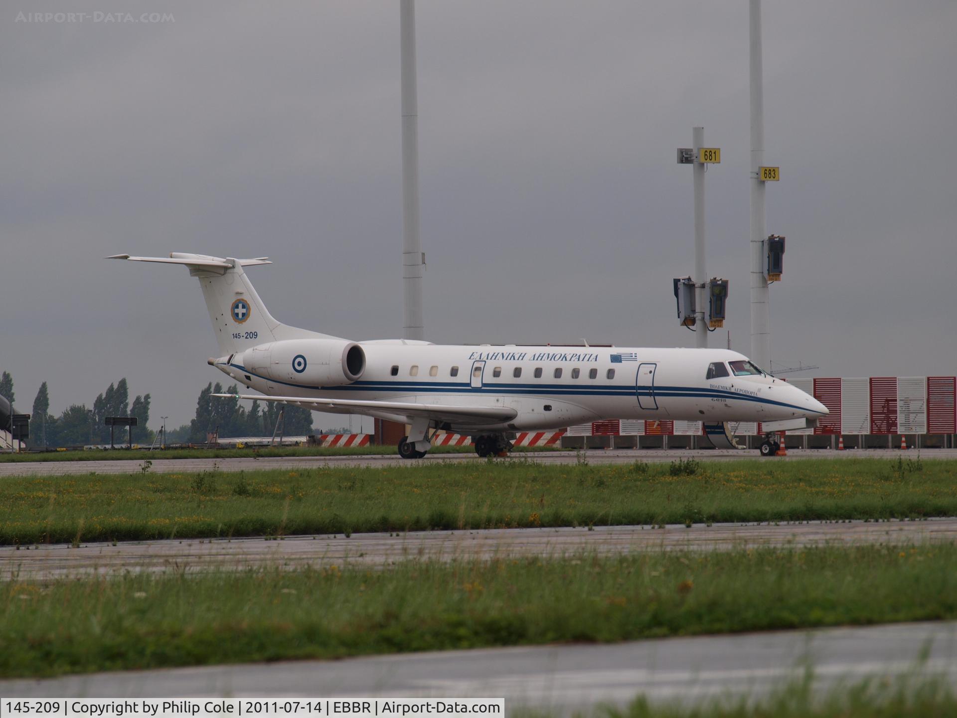 145-209, 1999 Embraer ERJ-135LR (EMB-135LR) C/N 145209, Visitor