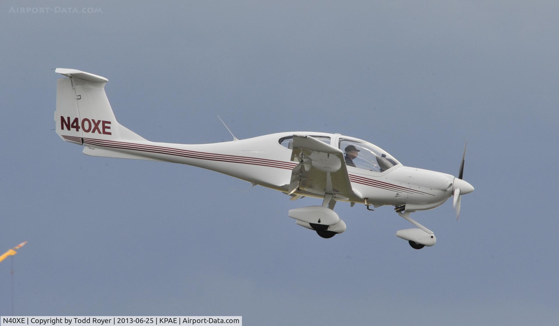 N40XE, 2002 Diamond DA-40 Diamond Star C/N 40.208, Landing at Paine Field