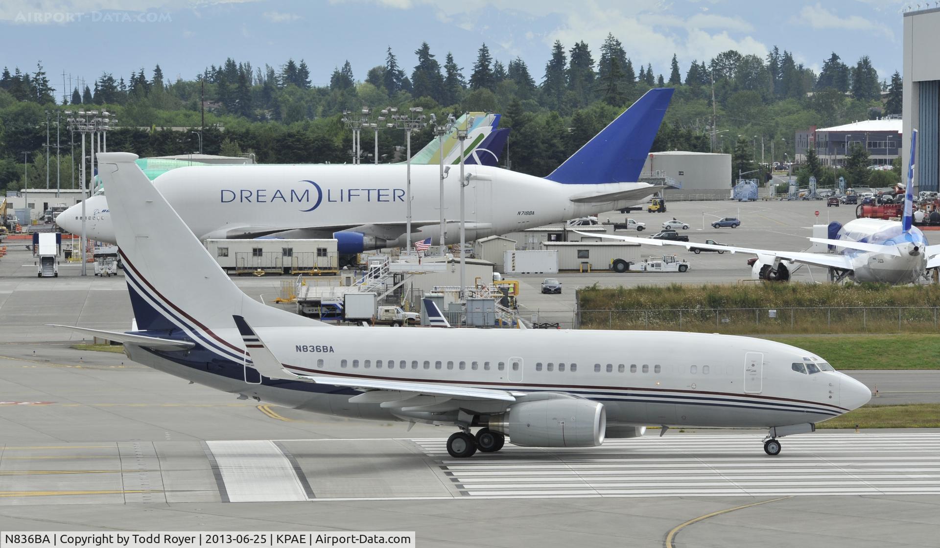 N836BA, 2000 Boeing 737-7BC C/N 30756, Lining up for departure on 16R at Paine Field