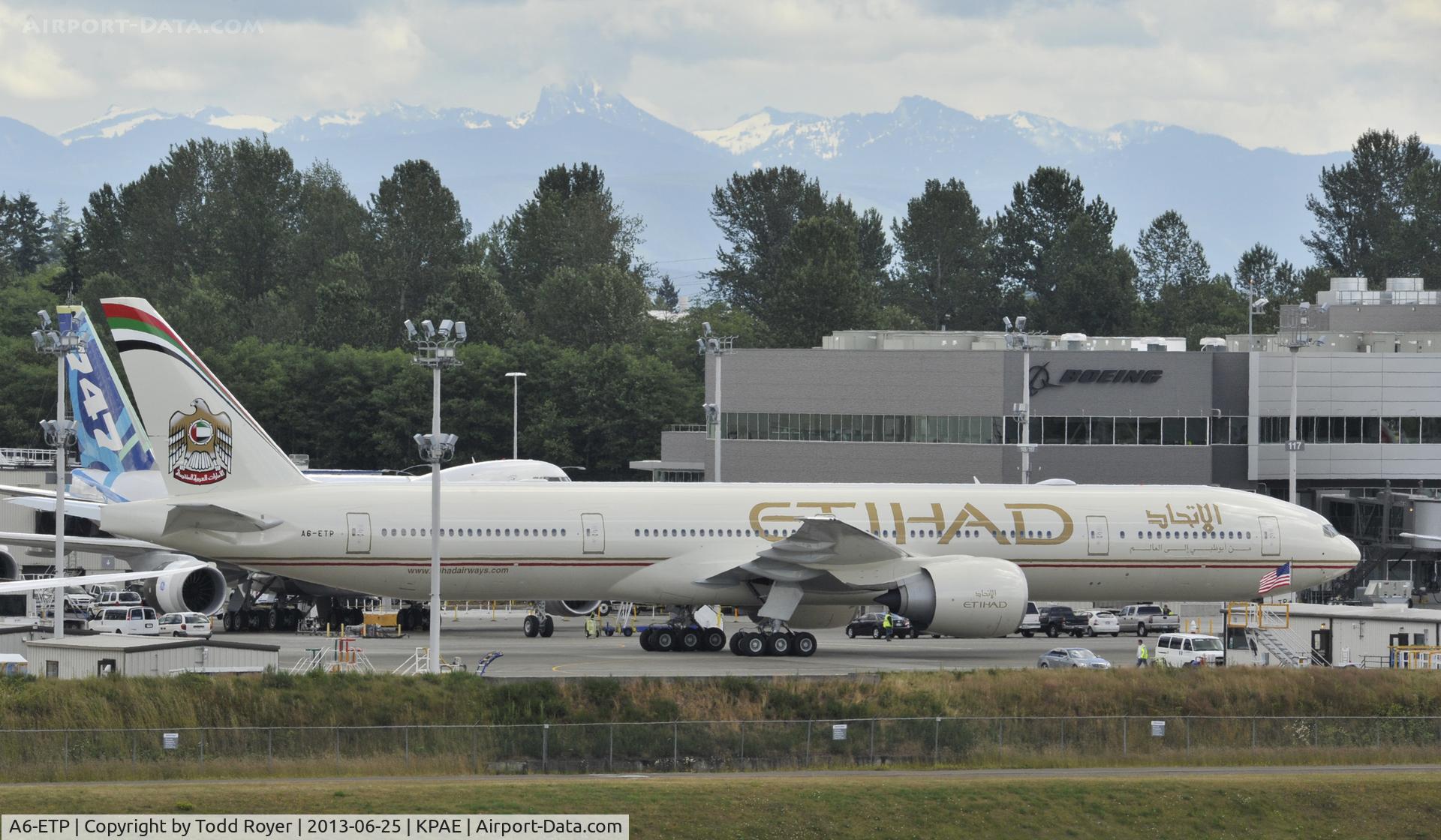 A6-ETP, 2013 Boeing 777-3FX/ER C/N 41699, Fresh out of the paint shop