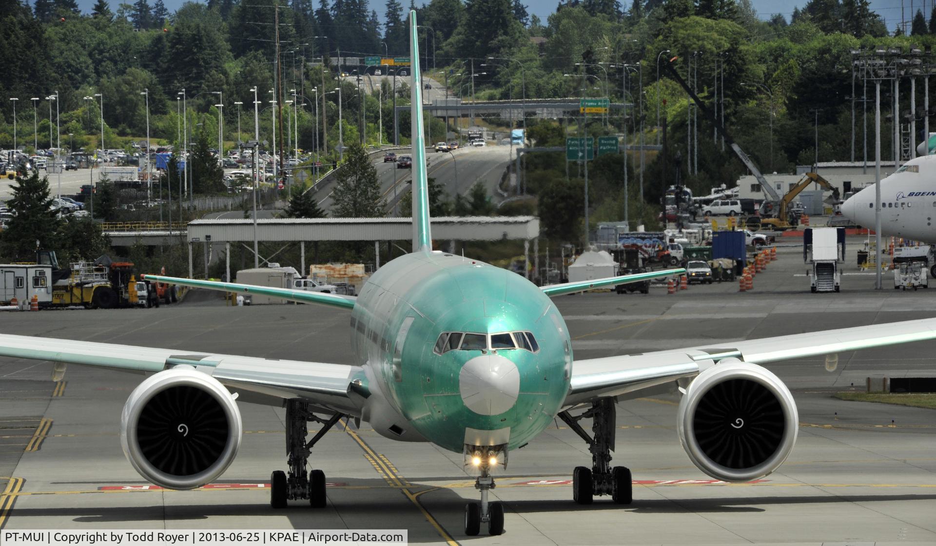 PT-MUI, 2013 Boeing 777-32W/ER C/N 40589, Turning onto 16R at Paine Field