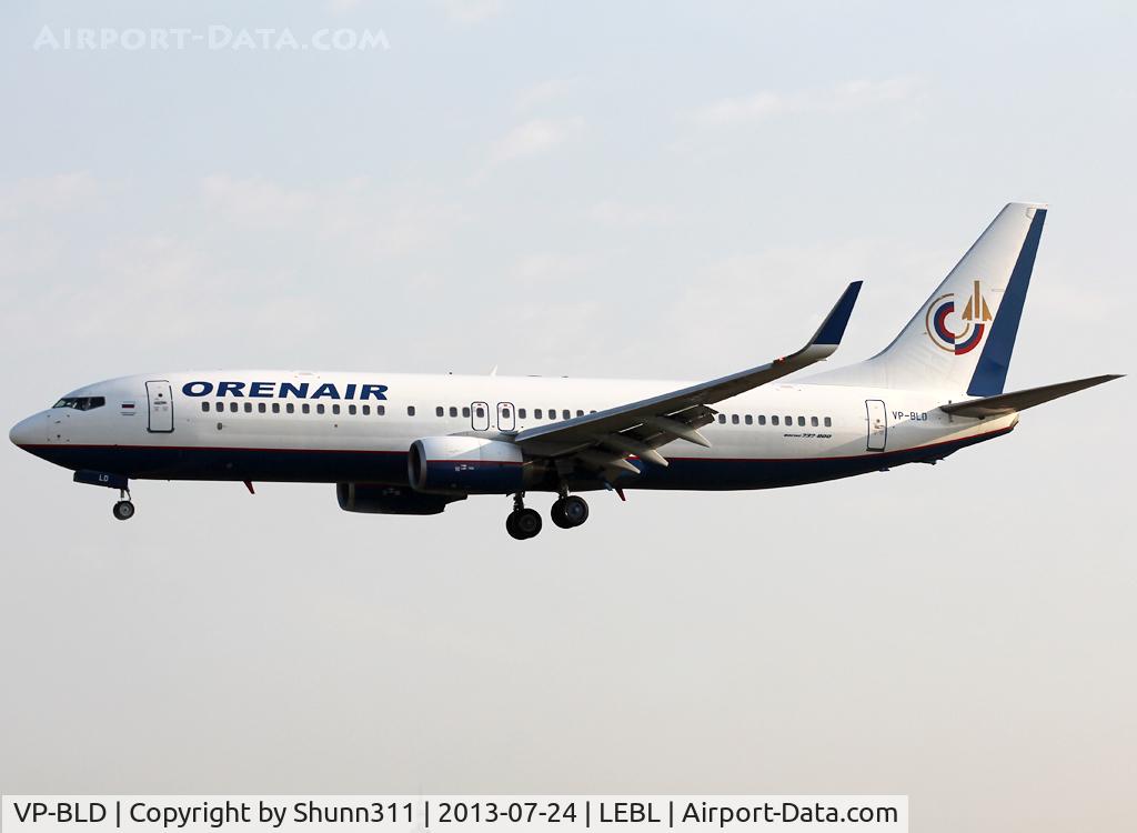 VP-BLD, 2001 Boeing 737-86J C/N 32624, Landing rwy 25R