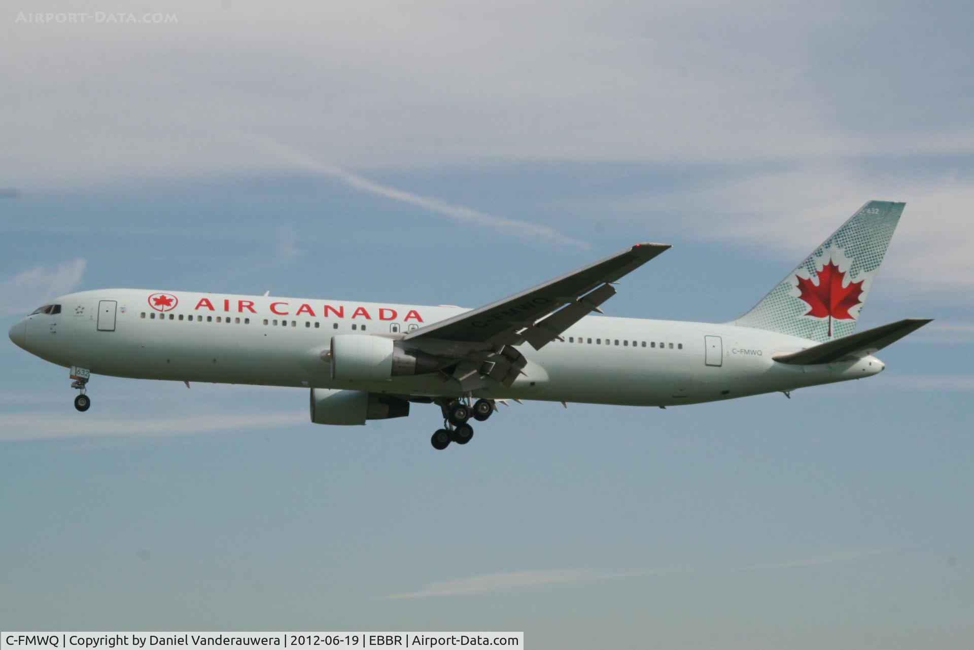 C-FMWQ, 1995 Boeing 767-333 C/N 25584, Arrival of flight AC832 to RWY 25L