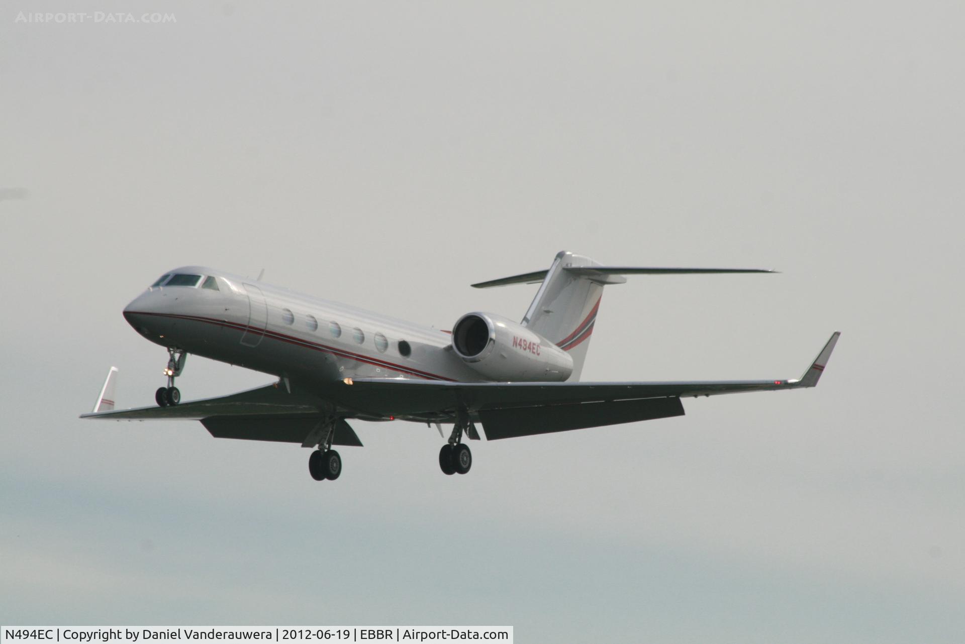 N494EC, 2011 Gulfstream Aerospace GIV-X (G450) C/N 4226, Approach to RWY 25L