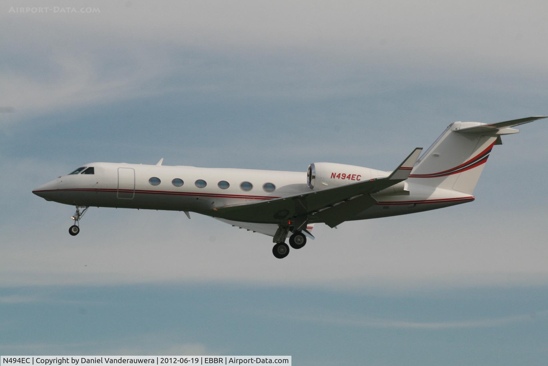 N494EC, 2011 Gulfstream Aerospace GIV-X (G450) C/N 4226, Arrival to RWY 25L