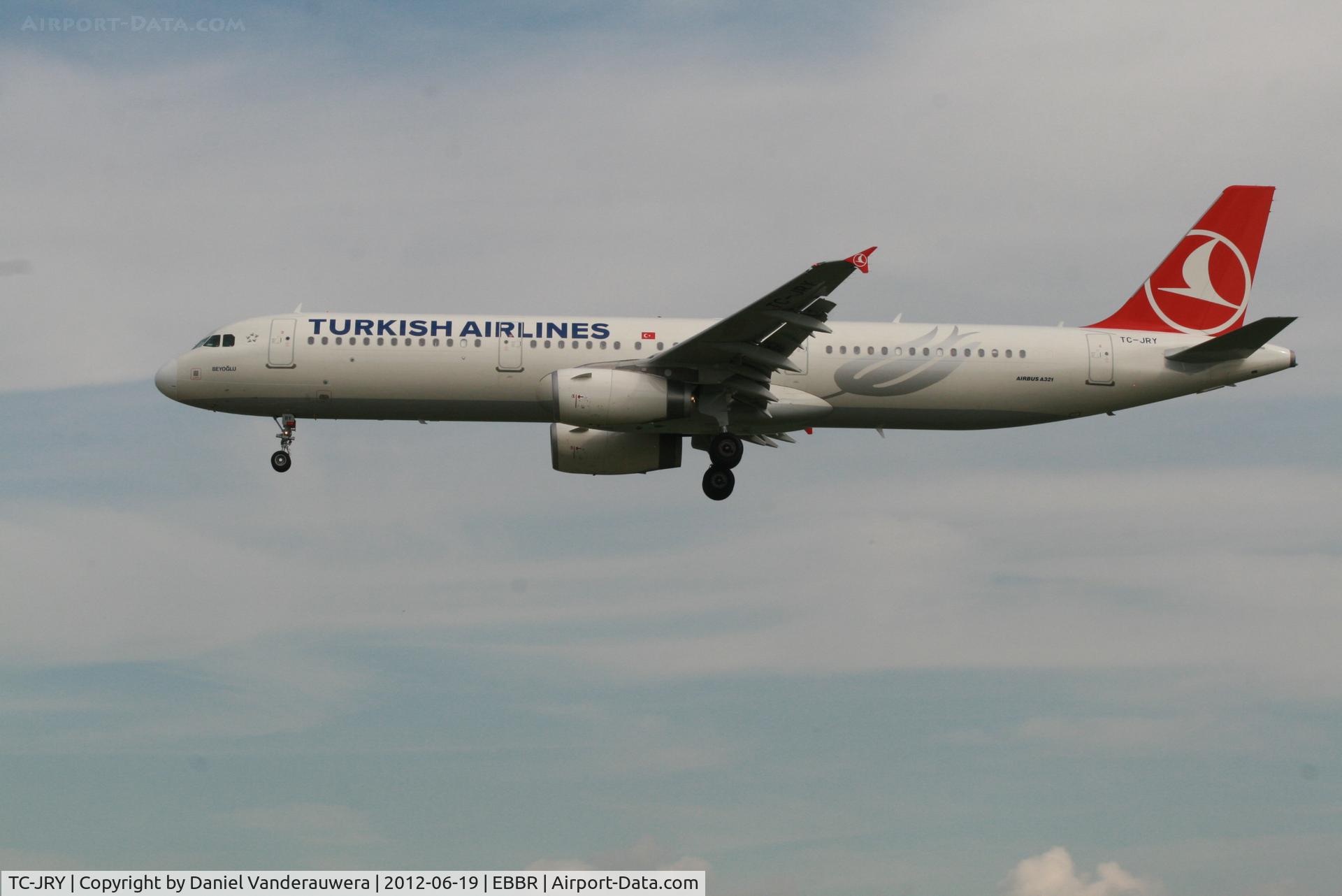 TC-JRY, 2012 Airbus A321-231 C/N 5083, Arrival of flight TK1937 to RWY 25L