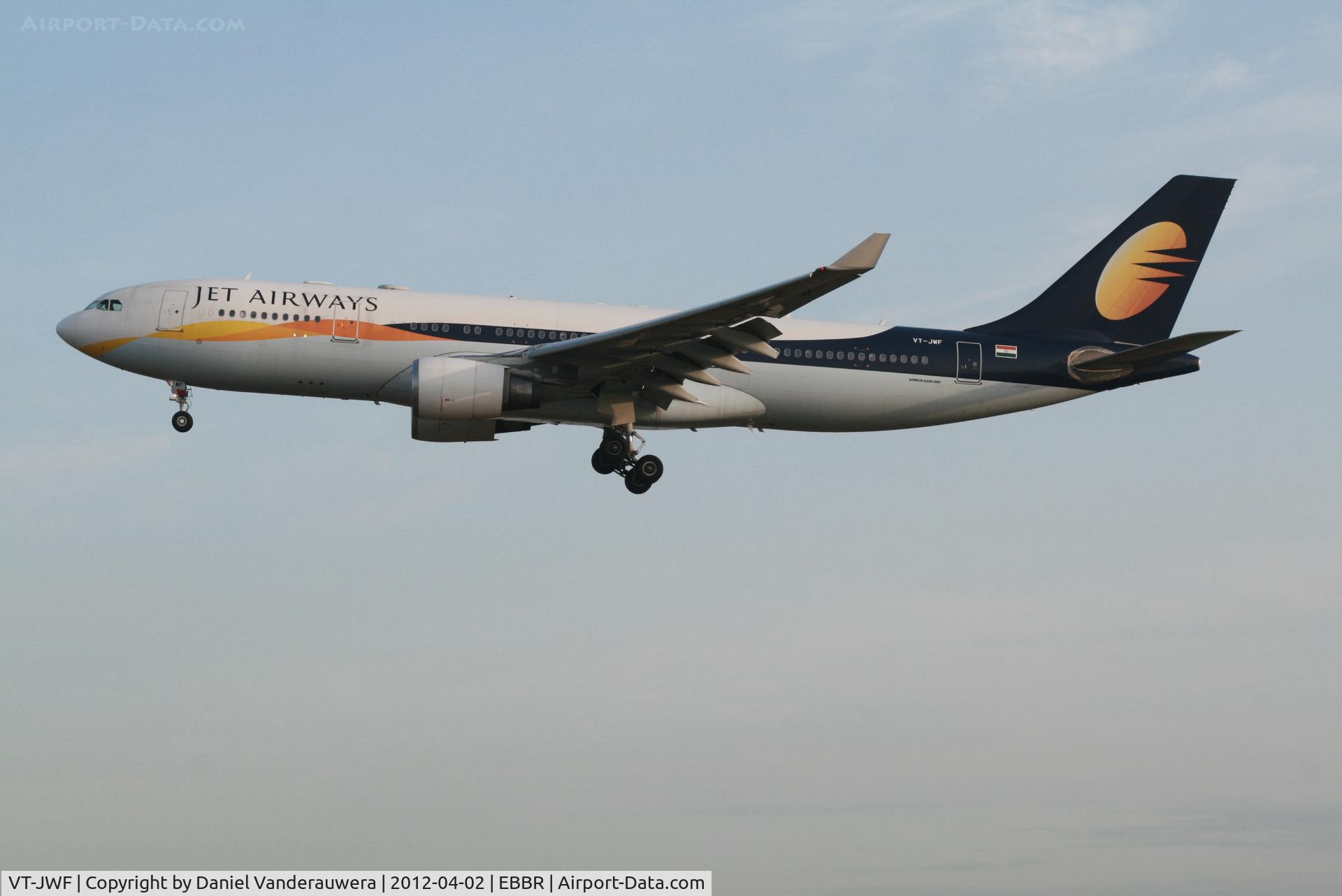 VT-JWF, 2007 Airbus A330-202 C/N 825, Flight 9W226 is descending to RWY 25L
