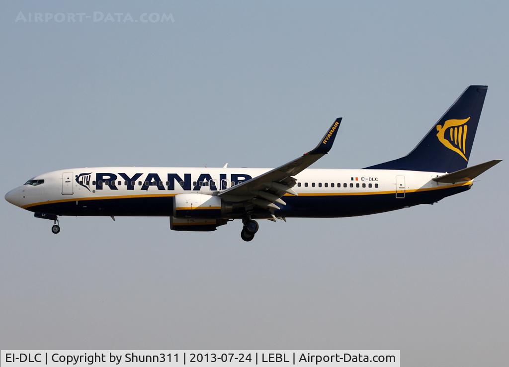 EI-DLC, 2005 Boeing 737-8AS C/N 33586, Landing rwy 25R