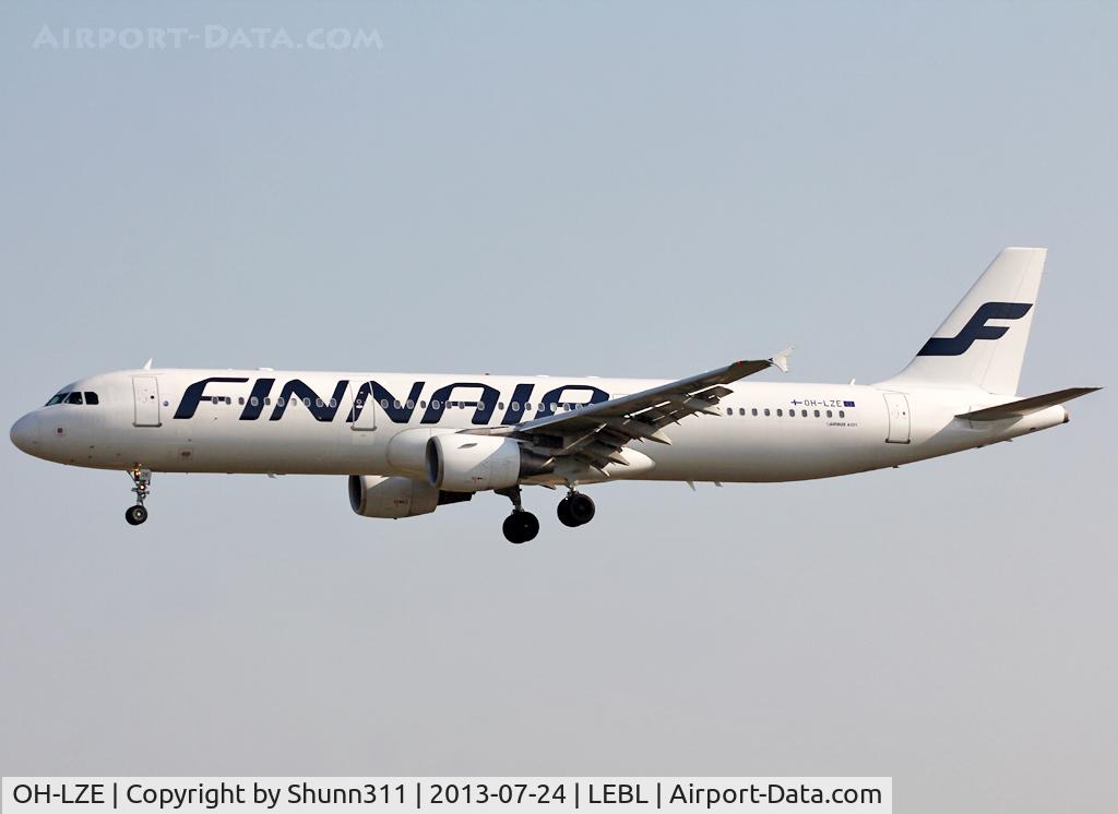 OH-LZE, 2003 Airbus A321-211 C/N 1978, Landing rwy 25R in new c/s