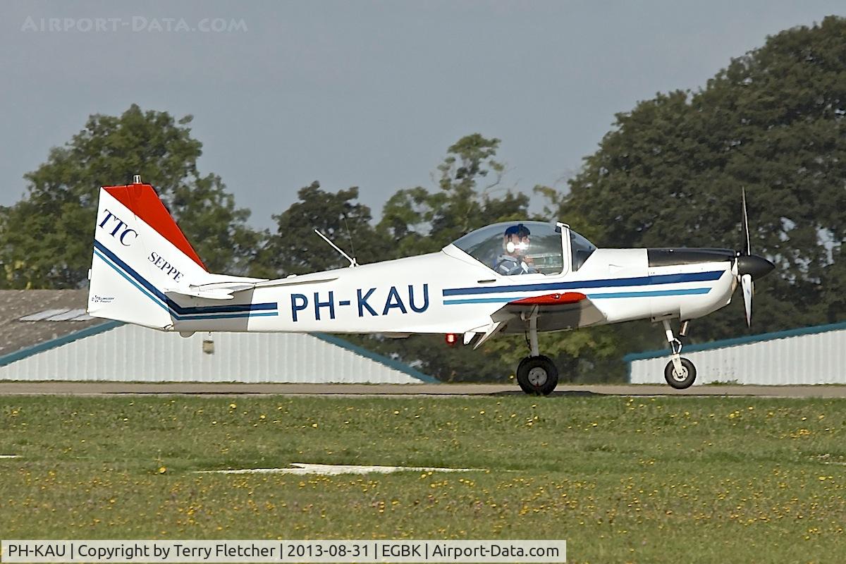 PH-KAU, 1987 Slingsby T-67M-200 Firefly C/N 2040, Arriving at the 2013 Light Aircraft Association Rally at Sywell in the UK