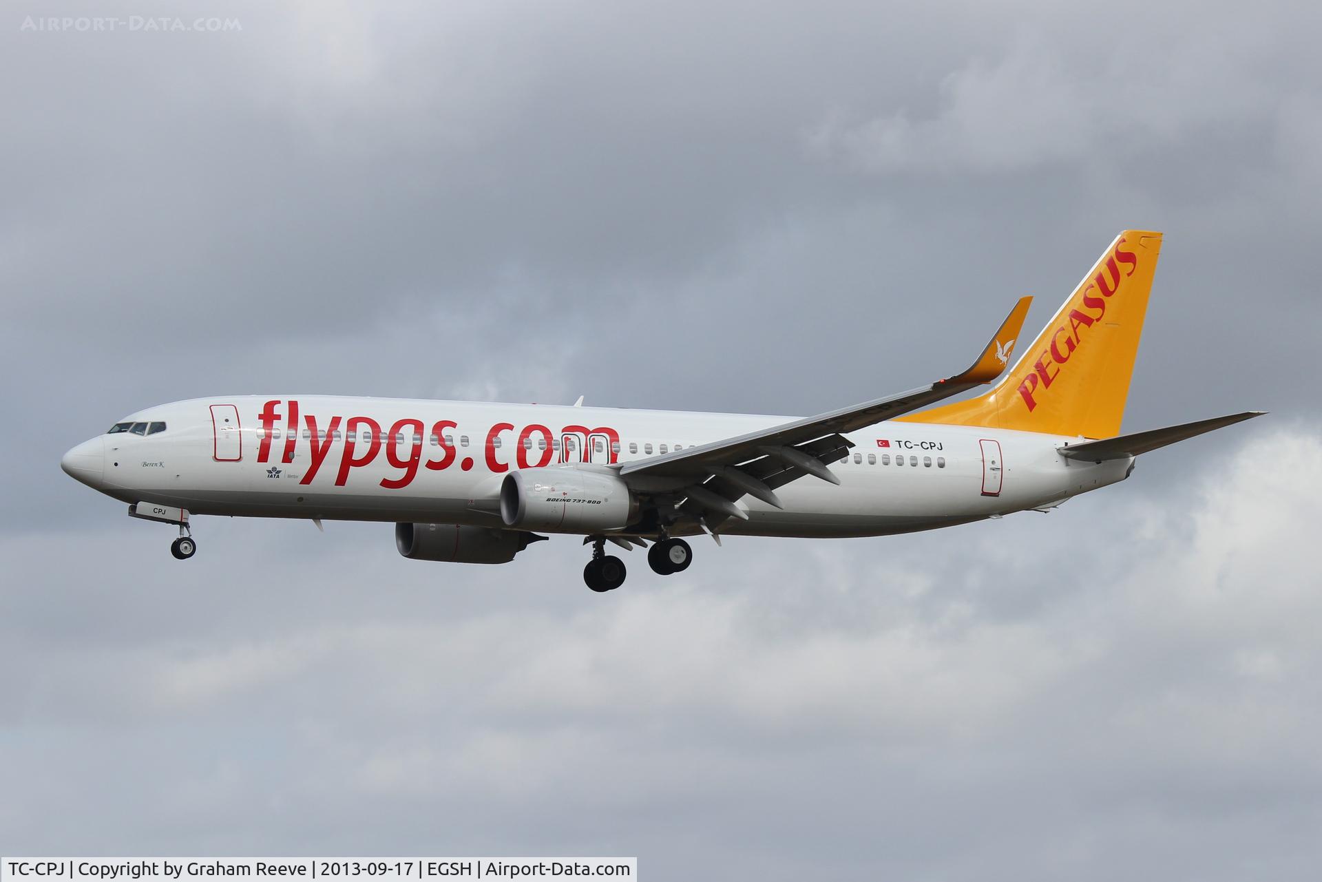 TC-CPJ, 2013 Boeing 737-82R C/N 40881, About to land at Norwich.