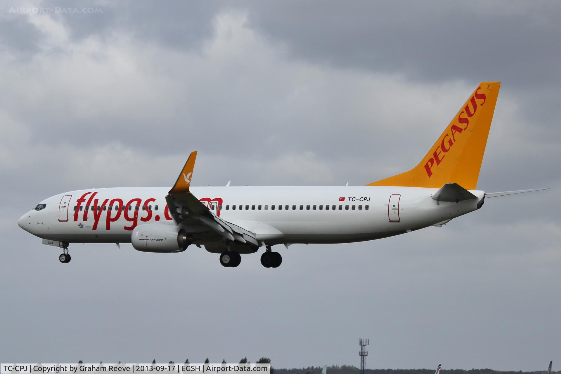 TC-CPJ, 2013 Boeing 737-82R C/N 40881, About to land at Norwich.