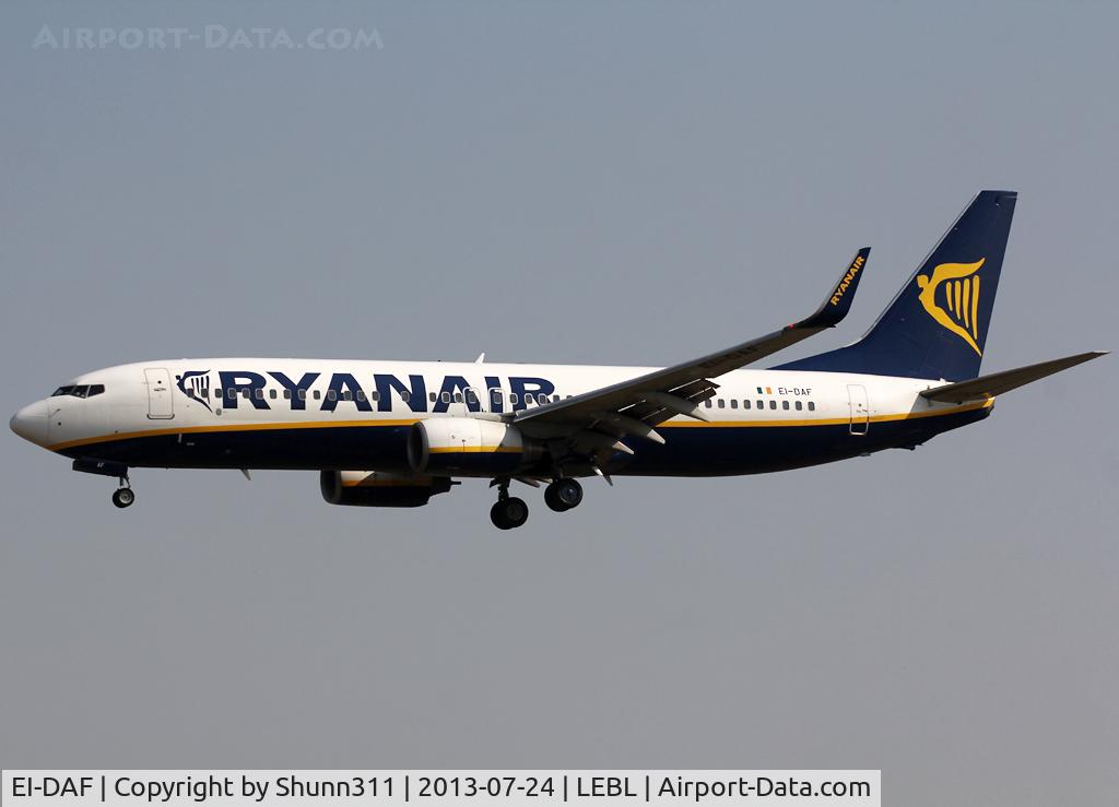 EI-DAF, 2002 Boeing 737-8AS C/N 29939, Landing rwy 25R