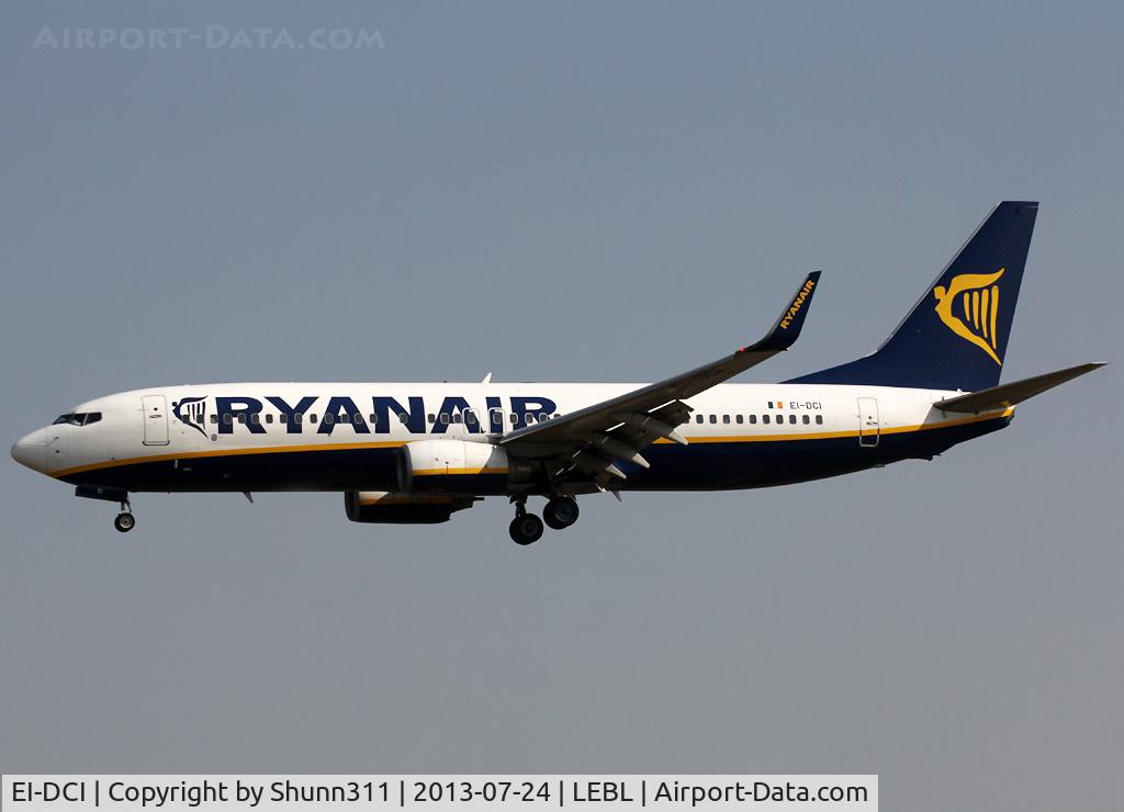EI-DCI, 2004 Boeing 737-8AS C/N 33567, Landing rwy 25R