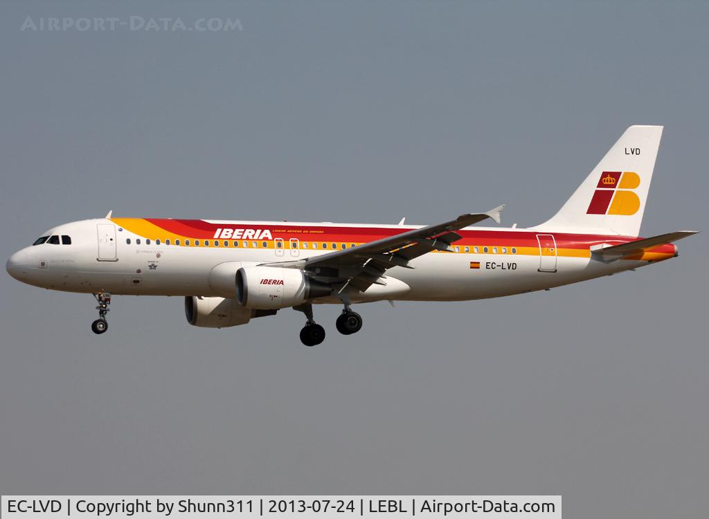 EC-LVD, 2013 Airbus A320-216 C/N 5570, Landing rwy 25R