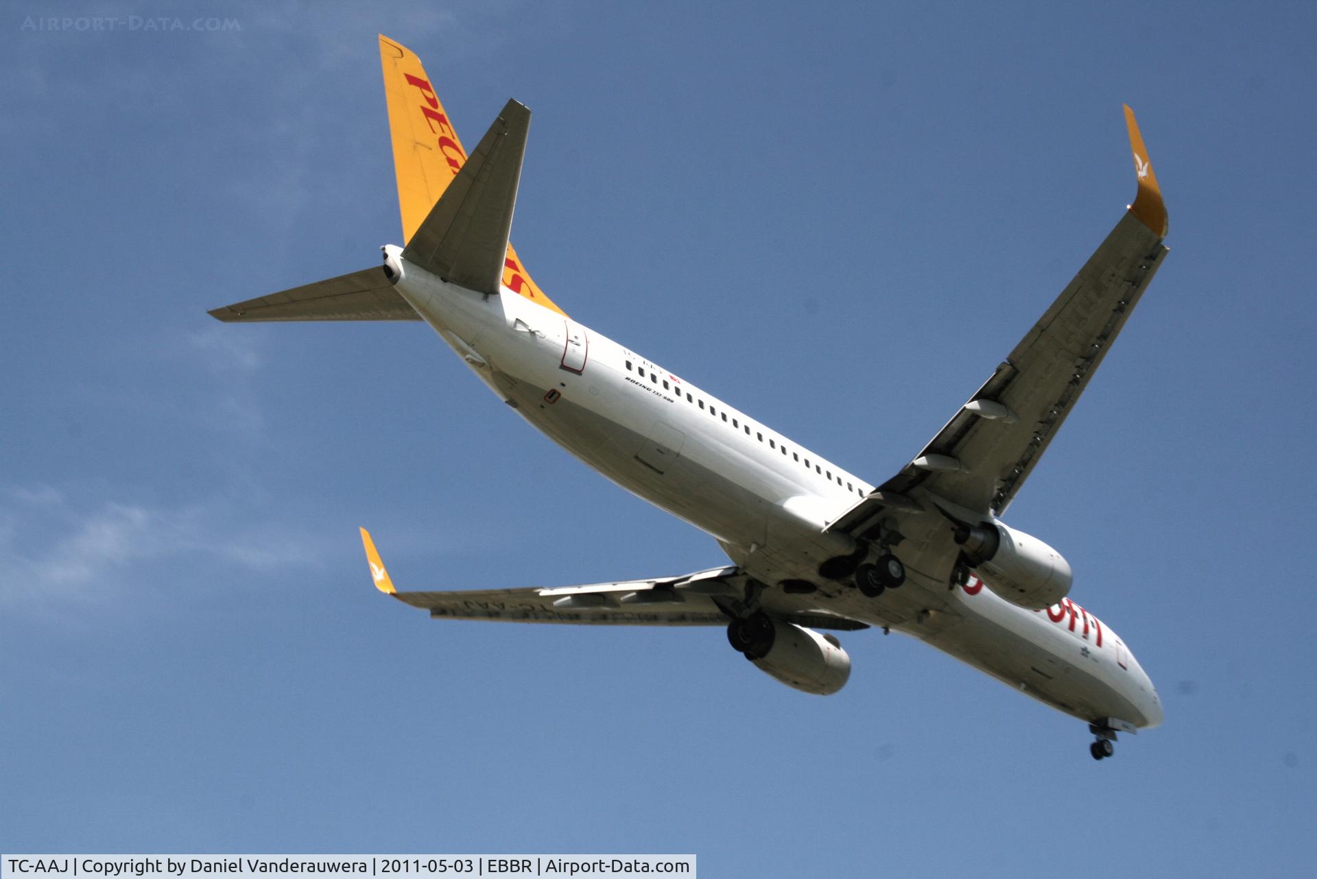 TC-AAJ, 2009 Boeing 737-82R C/N 35702, Flight PC801 is descending to RWY 02