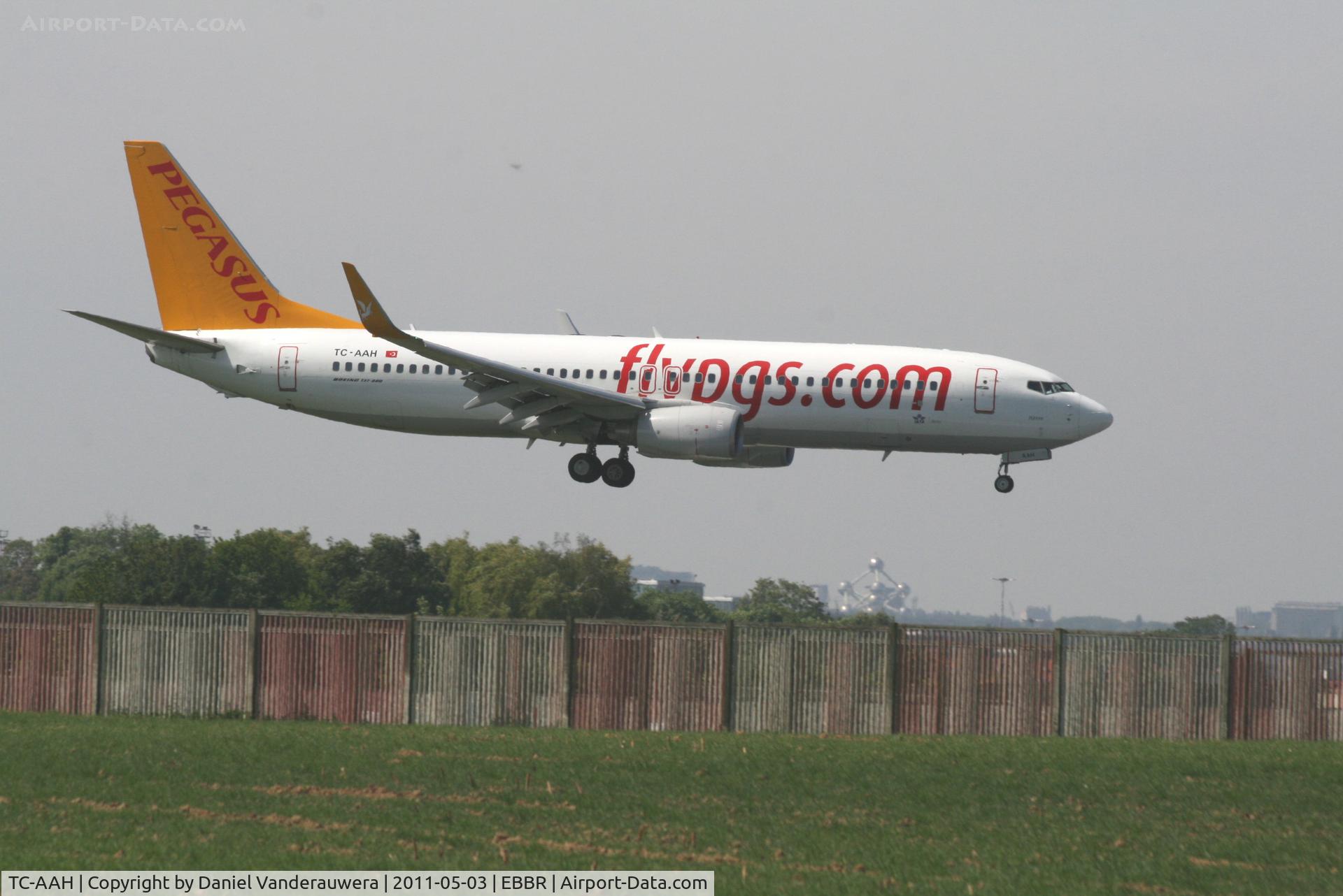 TC-AAH, 2008 Boeing 737-82R C/N 35701/2496, Flight PC5283 is descending to RWY 02