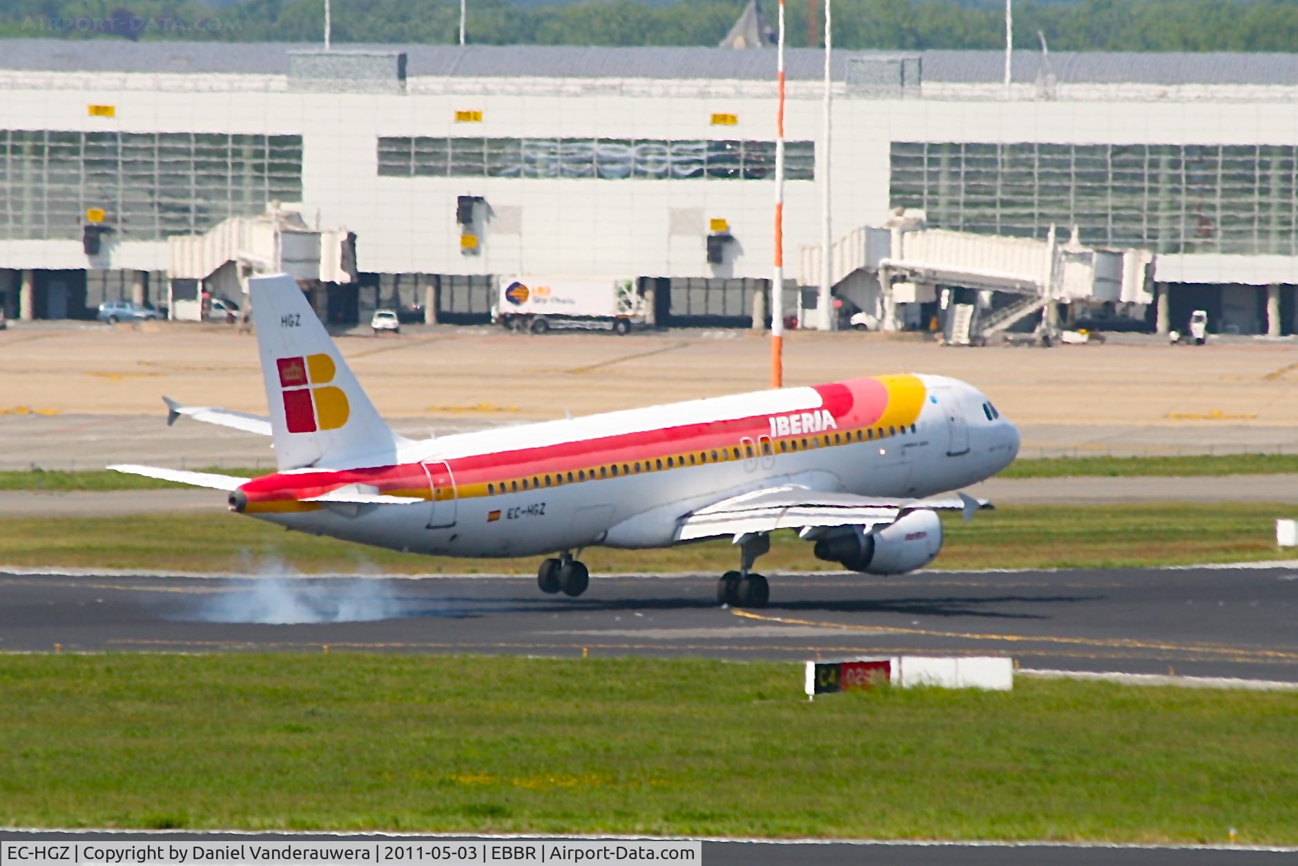 EC-HGZ, 2000 Airbus A320-214 C/N 1208, Flight IB3202 is landing on RWY 02