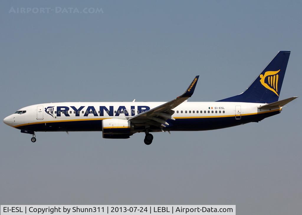 EI-ESL, 2011 Boeing 737-8AS C/N 34988, Landing rwy 25R