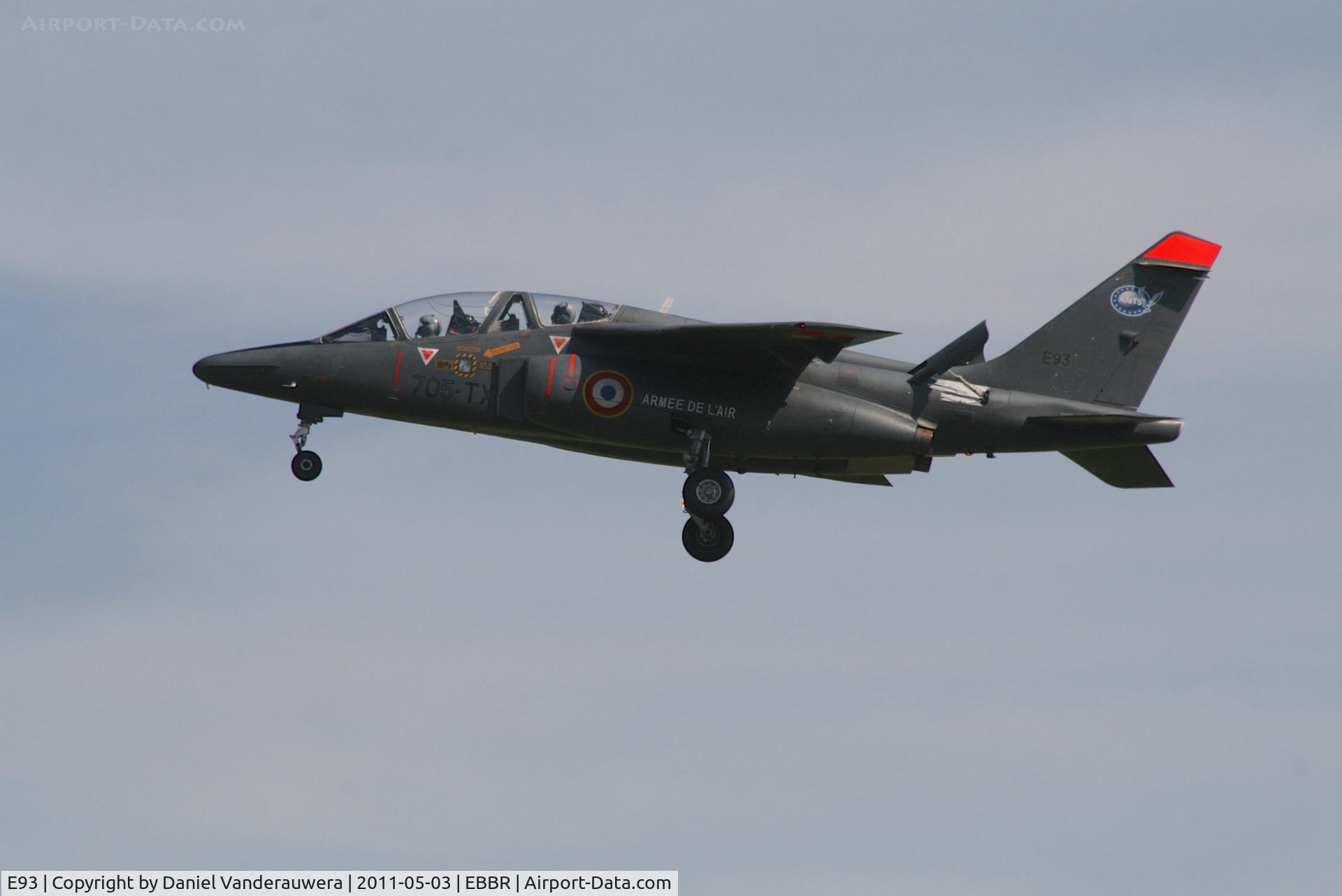 E93, Dassault-Dornier Alpha Jet E C/N E93, Descending to RWY 02