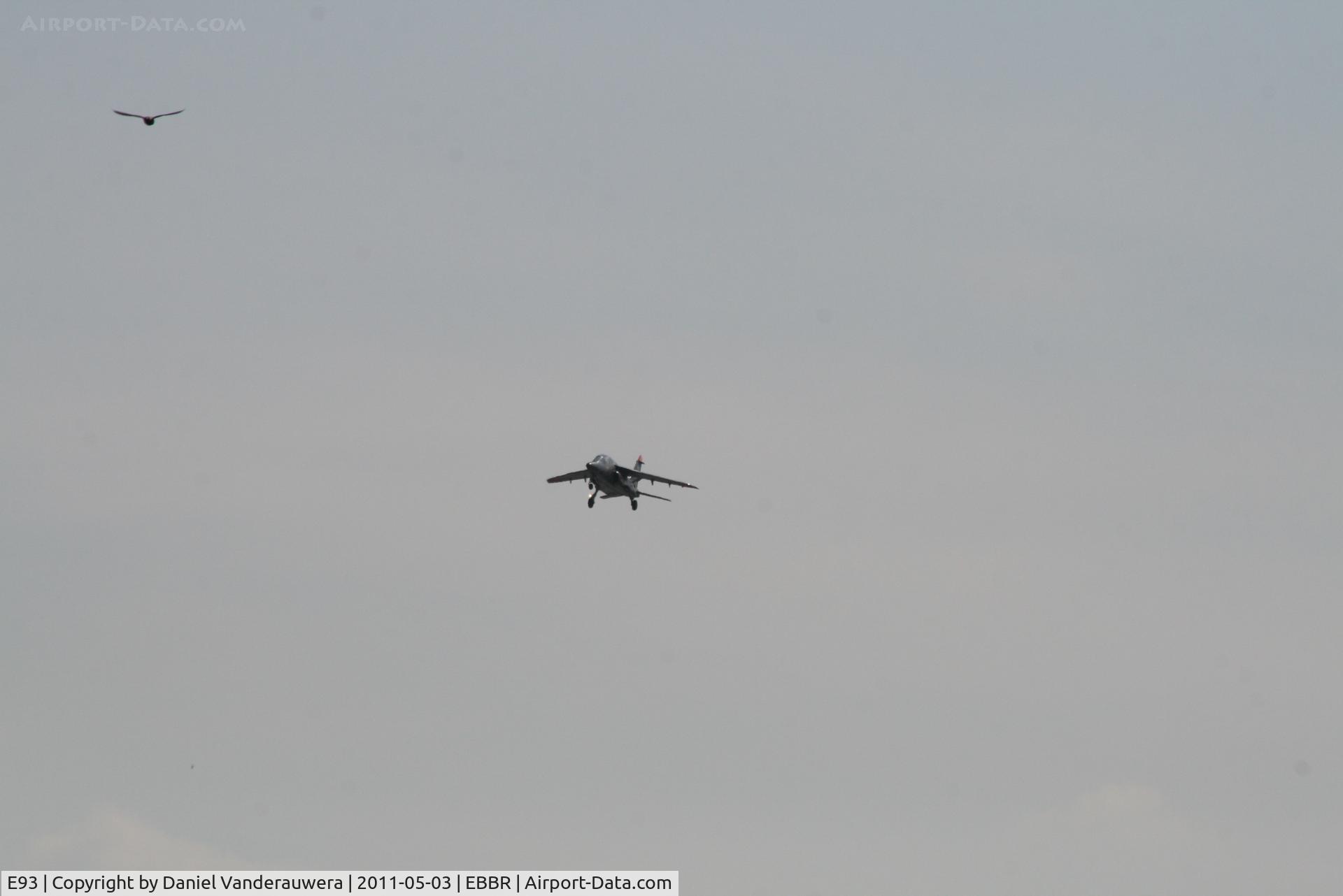 E93, Dassault-Dornier Alpha Jet E C/N E93, on approach to RWY 02