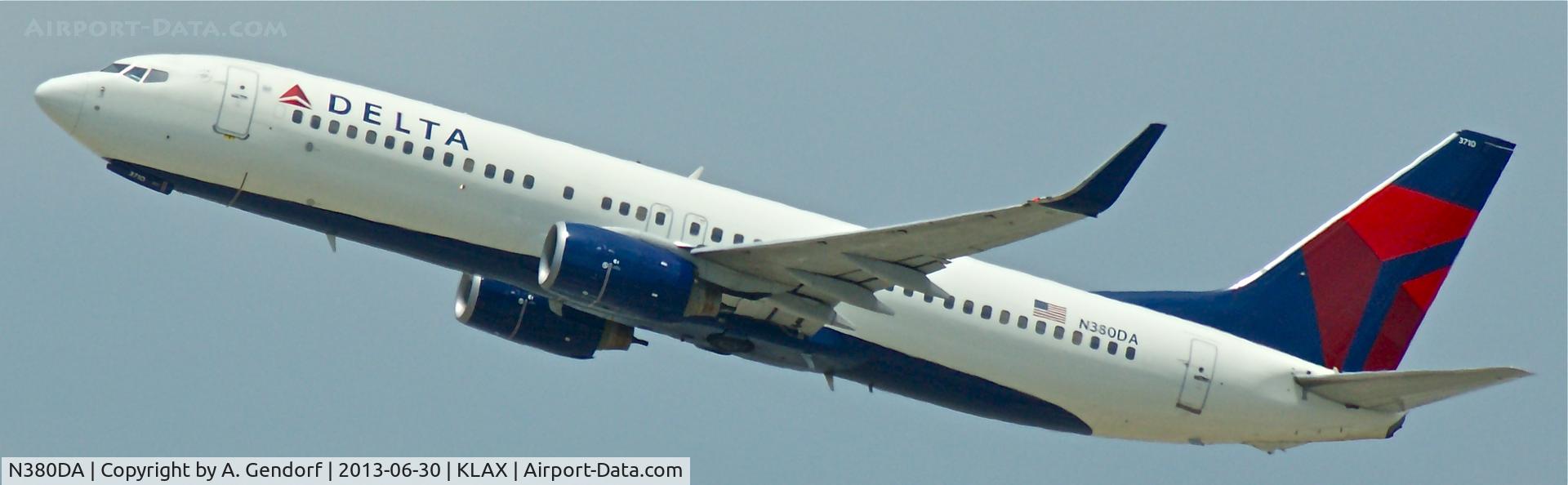 N380DA, 1999 Boeing 737-832 C/N 30266, Delta, seen here shortly after take off at Los Angeles Int´l(KLAX)