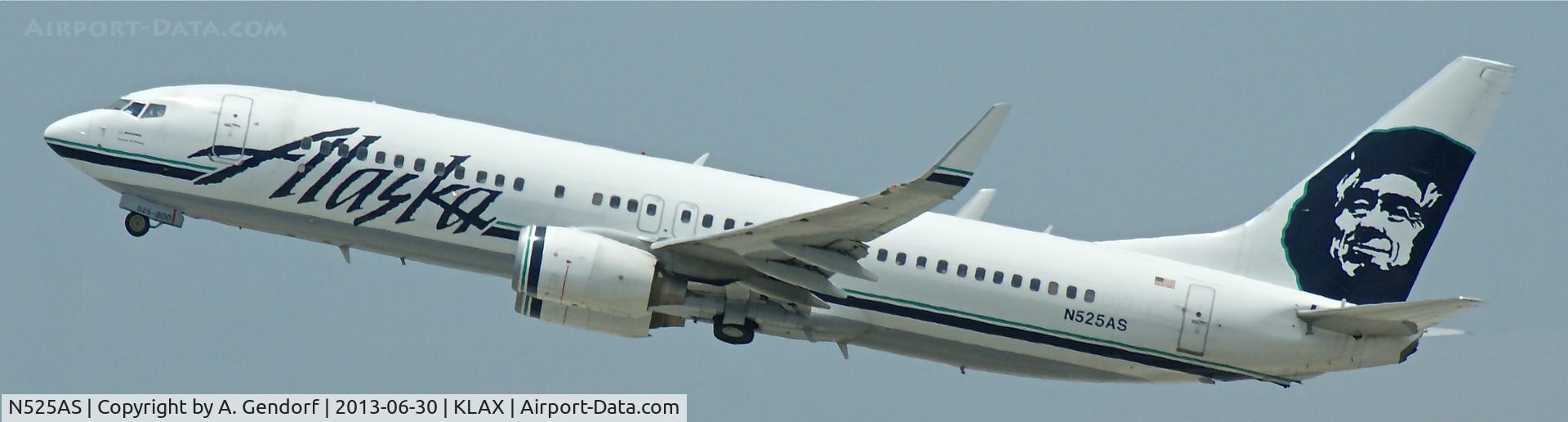 N525AS, 2009 Boeing 737-890 C/N 35692, Alaska Airlines, is departing Los Angeles Int´l(KLAX)