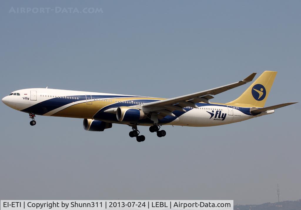 EI-ETI, 1997 Airbus A330-322 C/N 171, LAnding rwy 25R