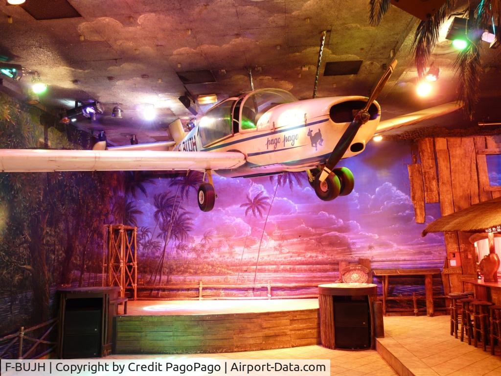 F-BUJH, Socata MS-880B Rallye Club C/N 2259, F-BUJH is not hanging in the PagoPago night club in Paris France suburb!