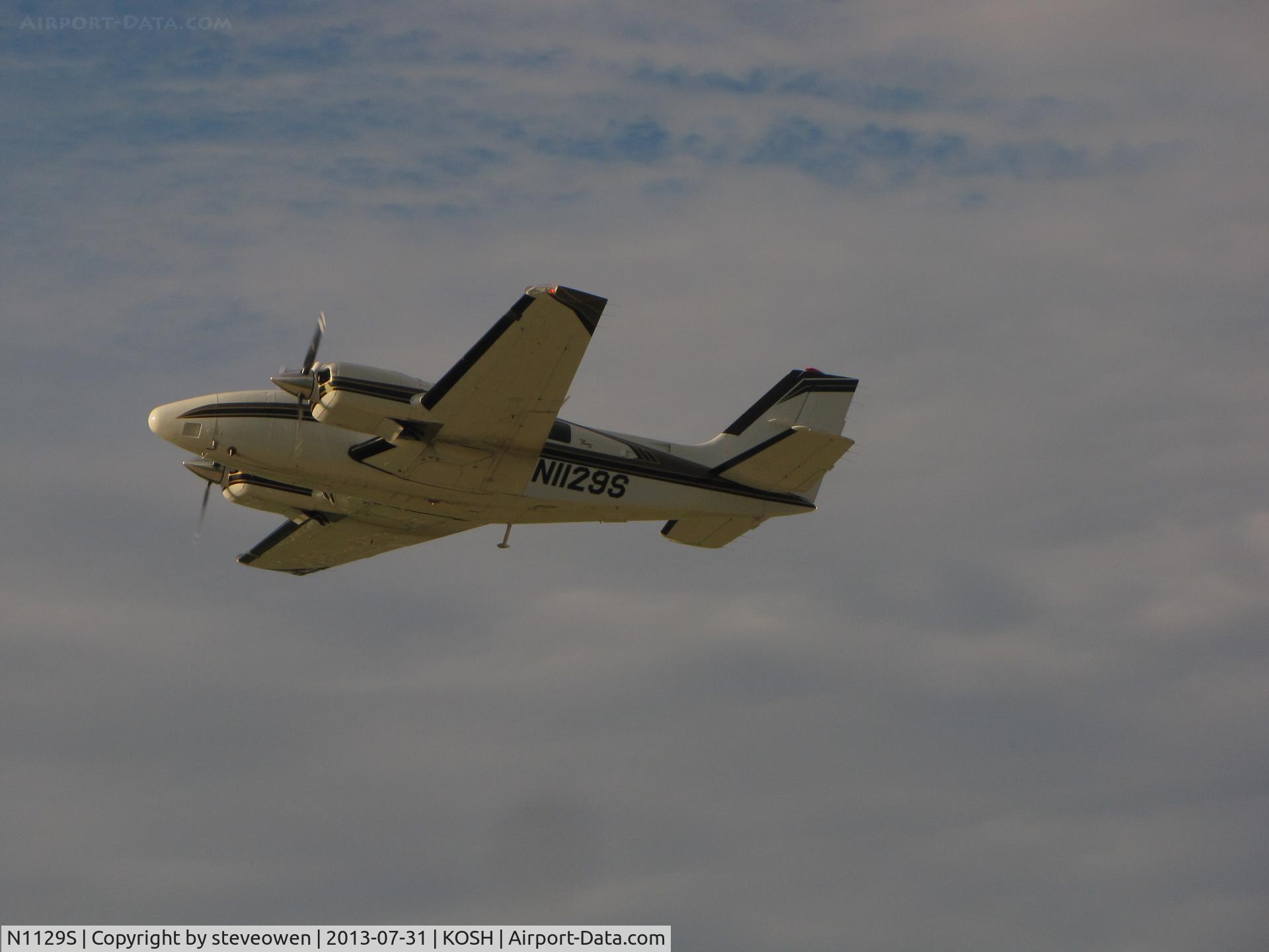 N1129S, 1997 Raytheon Aircraft Company 58 C/N TH-1812, departing Oshkosh