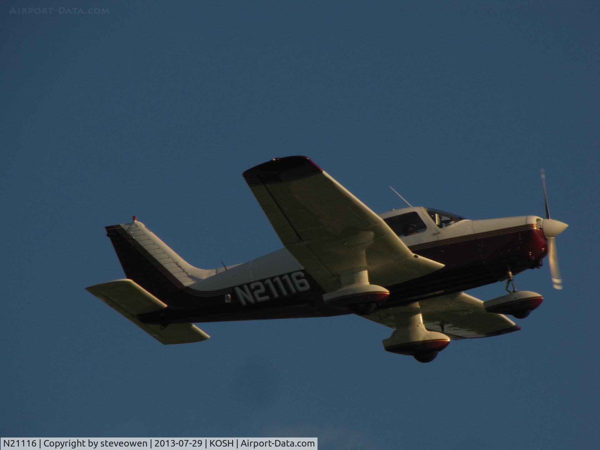 N21116, 1978 Piper PA-28-161 C/N 28-7916025, departing Oshkosh