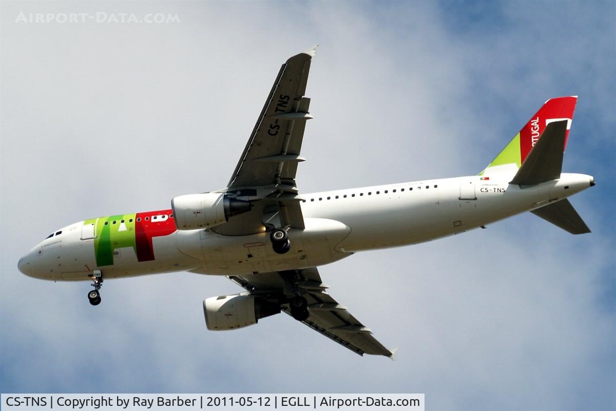 CS-TNS, 2009 Airbus A320-214 C/N 4021, Airbus A320-214 [4021] (Air Portugal) Home~G 12/05/2011. On approach 27R.