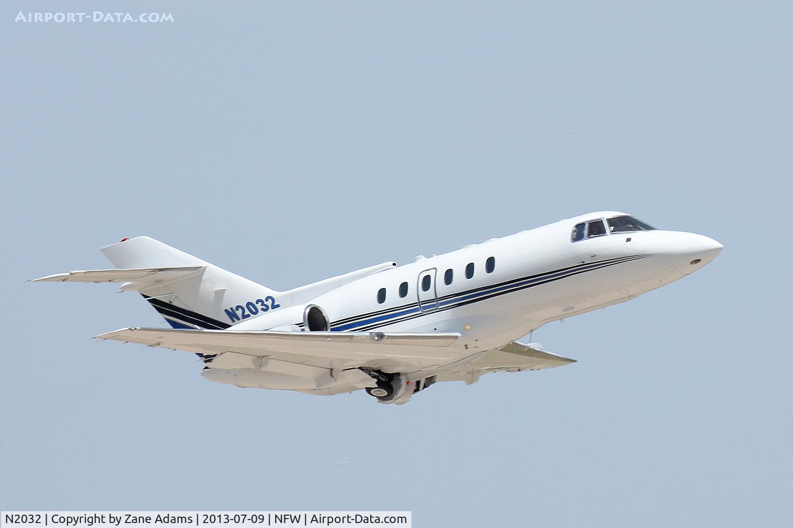 N2032, 1989 British Aerospace BAe.125 Series 800A C/N 258175, Departing NAS Fort Worth