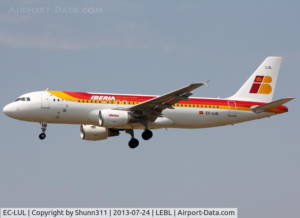 EC-LUL, 2013 Airbus A320-216 C/N 5486, Landing rwy 25R