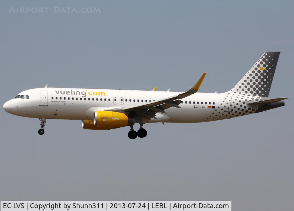 EC-LVS, 2013 Airbus A320-232 C/N 5599, Landing rwy 25R
