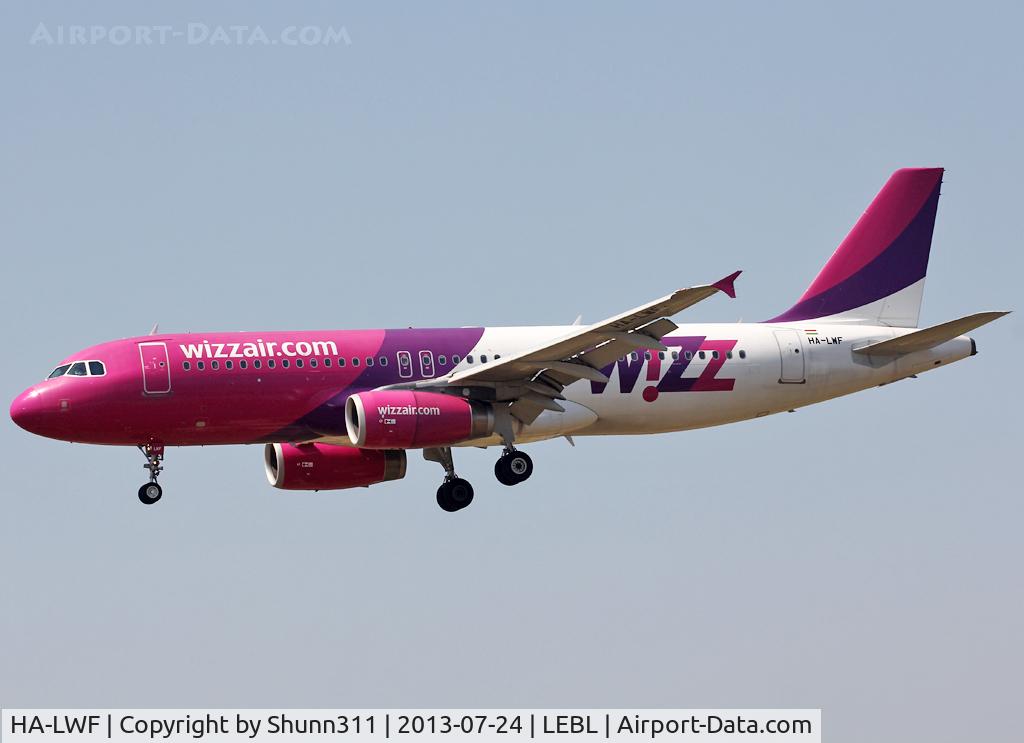 HA-LWF, 2008 Airbus A320-232 C/N 3562, Landing rwy 25R